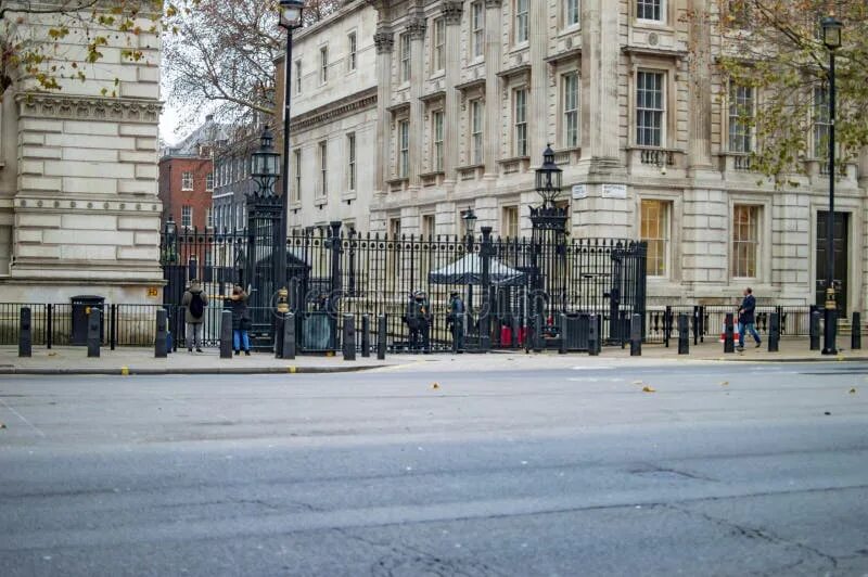 Даунинг-стрит 10 в лондоне. Даунинг стрит 10. London street 10. Даунинг стрит 11. Даунинг стрит 10.