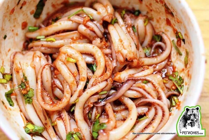 Жареный кальмар. Осьминог. Салат из щупальцев кальмара. Щупальца кальмара вкусные. Блюда с щупальцами кальмара.