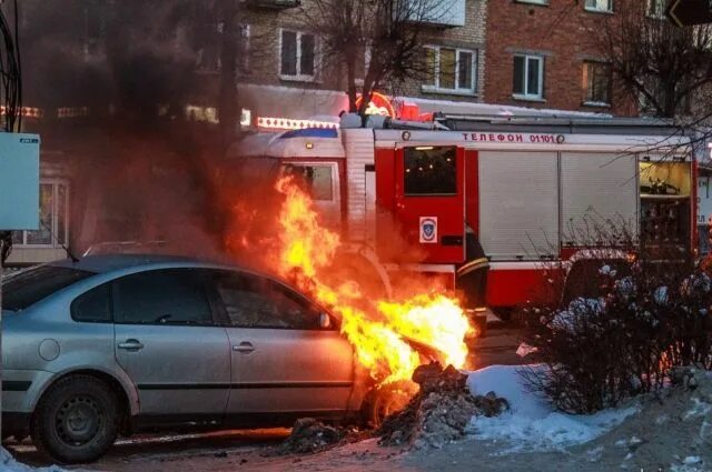 Volkswagen горит. Фольксваген-Пассат горит.