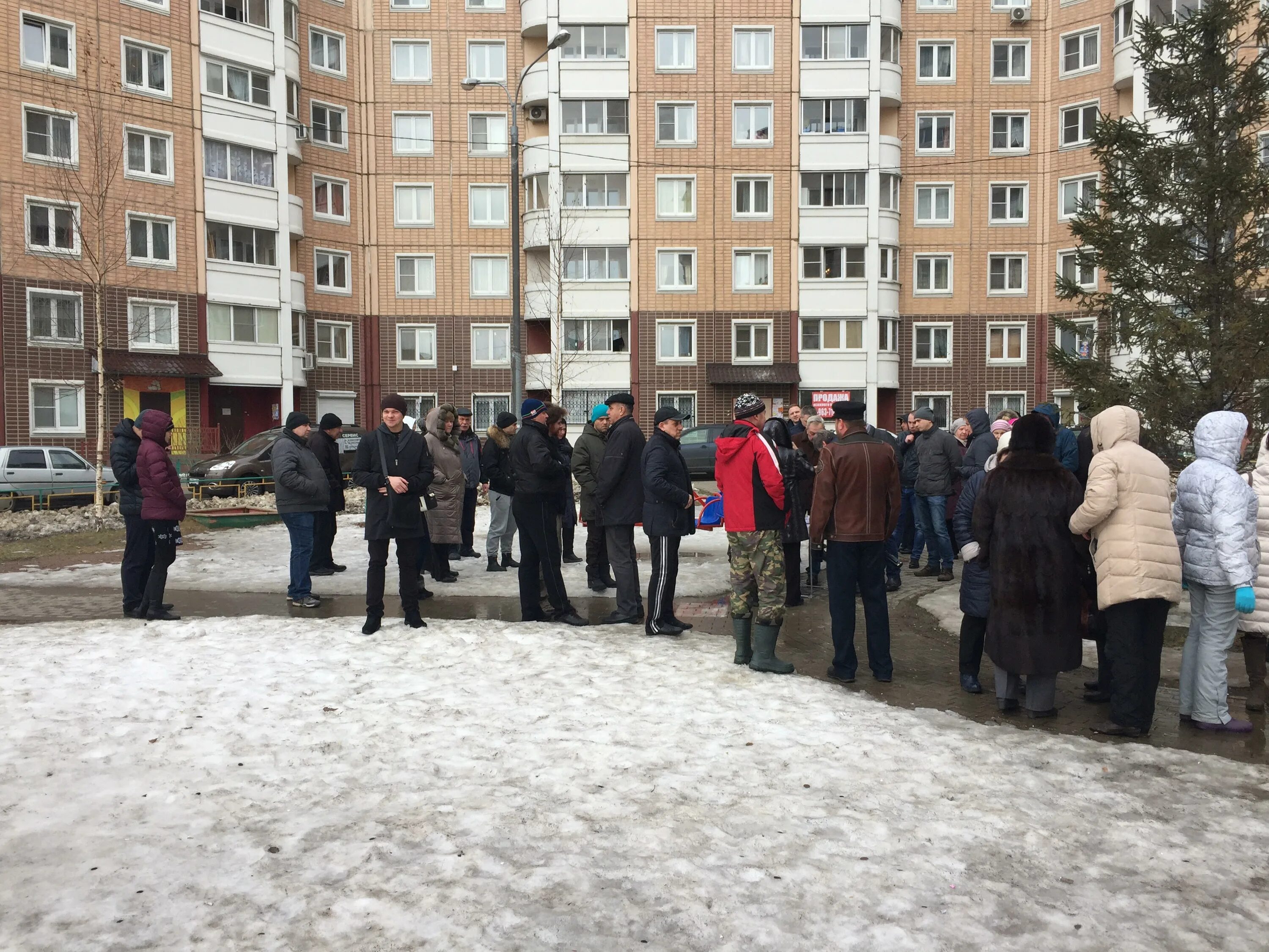 Тсж зим. Тсж зим. Красноярск мира 115а фото. Тсж горки. Собрание жильцов зимой.