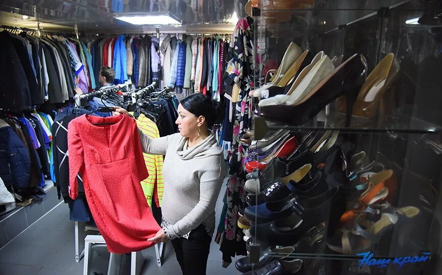 Сдать одежду тюмень. Дресс кроссинг. Ру. Прилавок комиссионки. Архиерейская 8 белгород добромаркет.