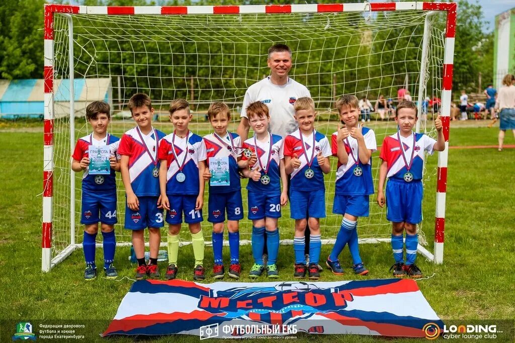 Стадион оренбург по легкой атлетике. Метеор рыбинск баскетбол. Метеор 2007 балашиха футбол. Стадион метеор. Сош метеор.