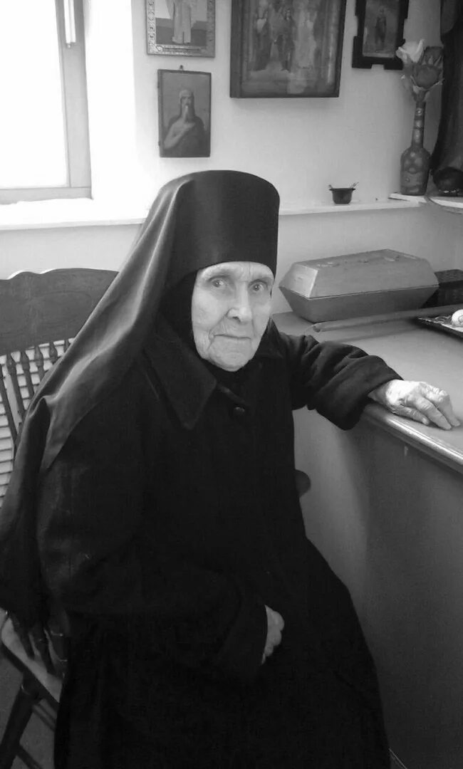 католическая монашка. монахиня корнилия рис. сесилия монахиня. православные монашки. вупи голдберг монахиня.