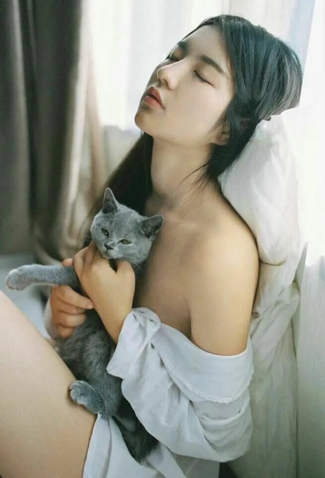Kitten latenight. София киттен. kitten late night актриса. juicia kitty. котенок hot.