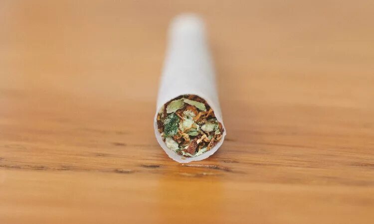 Сплиф это. Сплиф косяк. Сплиф это. Самокрутка джойнт. Джойнт блант сплиф.