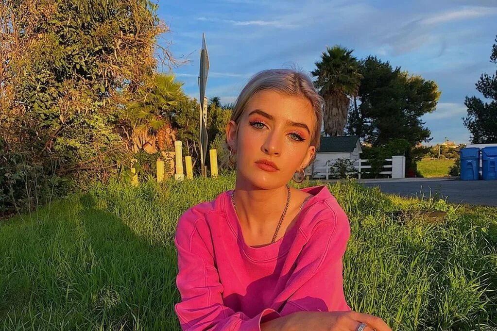 Сэми слейтон. Сэми шин видео. Sami sheen onlyfans. Дениз ричардс с дочерьми 2022. Сэм шин.