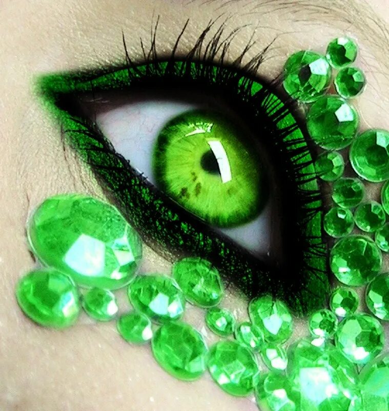 Изумруд зеленая Королева. Красивый зеленый. Красивый зеленый цвет. Красивые Изумрудные глаза.