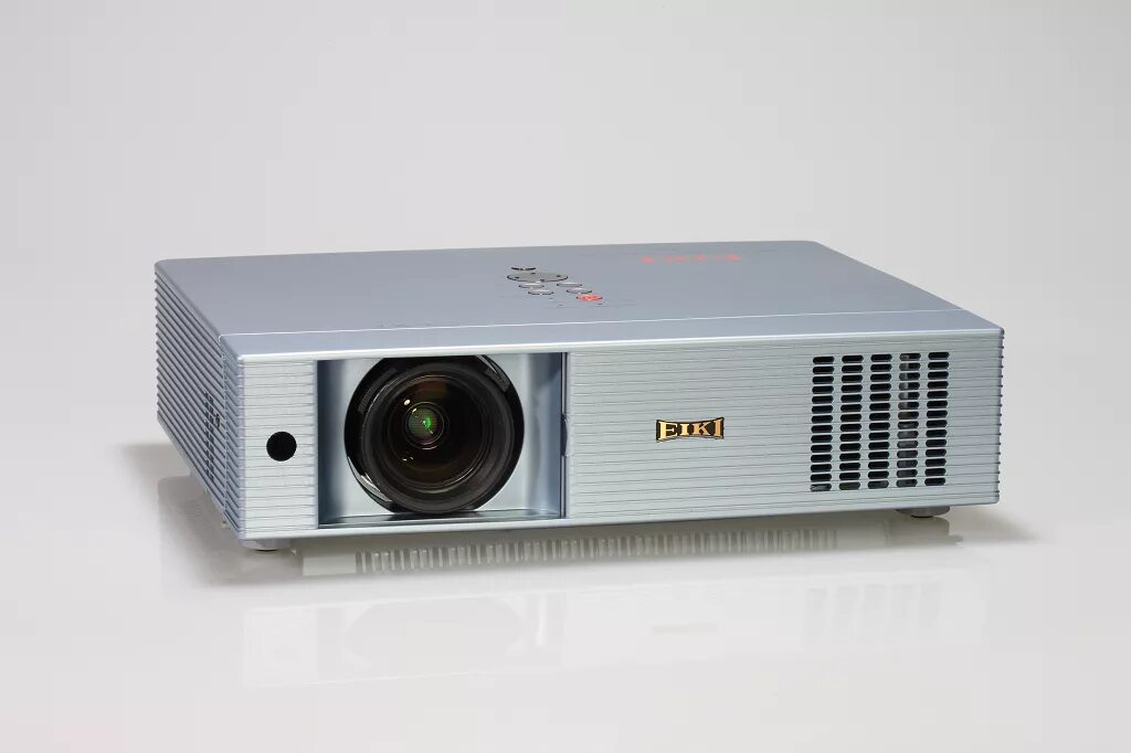 Кинопроектор eiki 16мм. Контрастность 500 1. Самсунг sp470200. Проектор eiki lc-xg250. 4 кг.