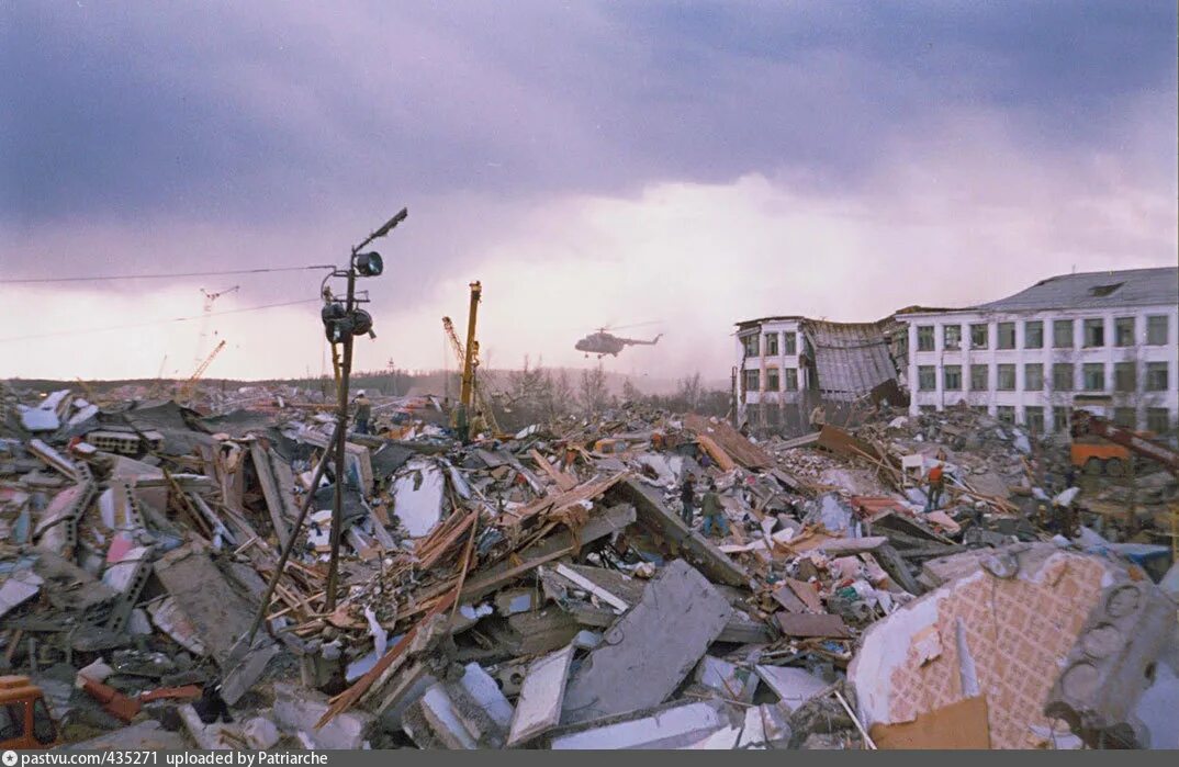 Нефтегорск землетрясение 1995. Землетрясение на Сахалине 1995 Нефтегорск. Землетрясение 1995 года в Нефтегорске. 28 Мая 1995 года землетрясение на острове Сахалин.