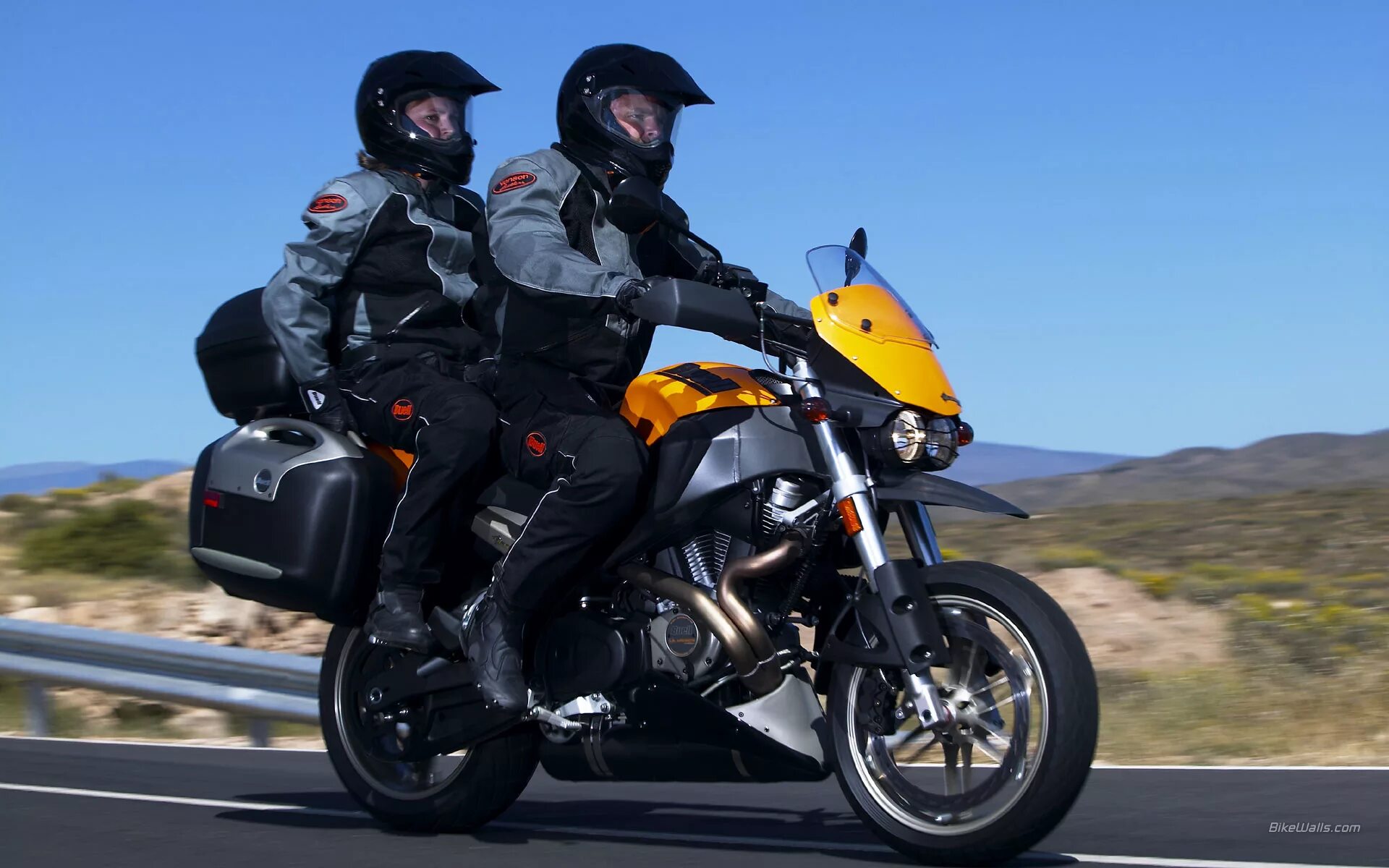 Слева мотоциклах. Honda vfr800f 2015. Honda vfr 2015. Ducati multistrada 1200 2015. Мотоцикл в наклоне.