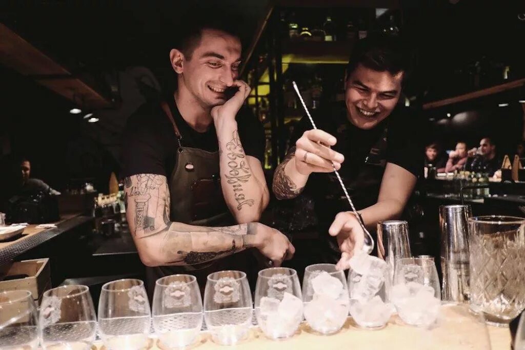 Управление в 4 пальца pubg mobile. Управление барами. Отчет по паб. Управление пабом. Управление пабом.