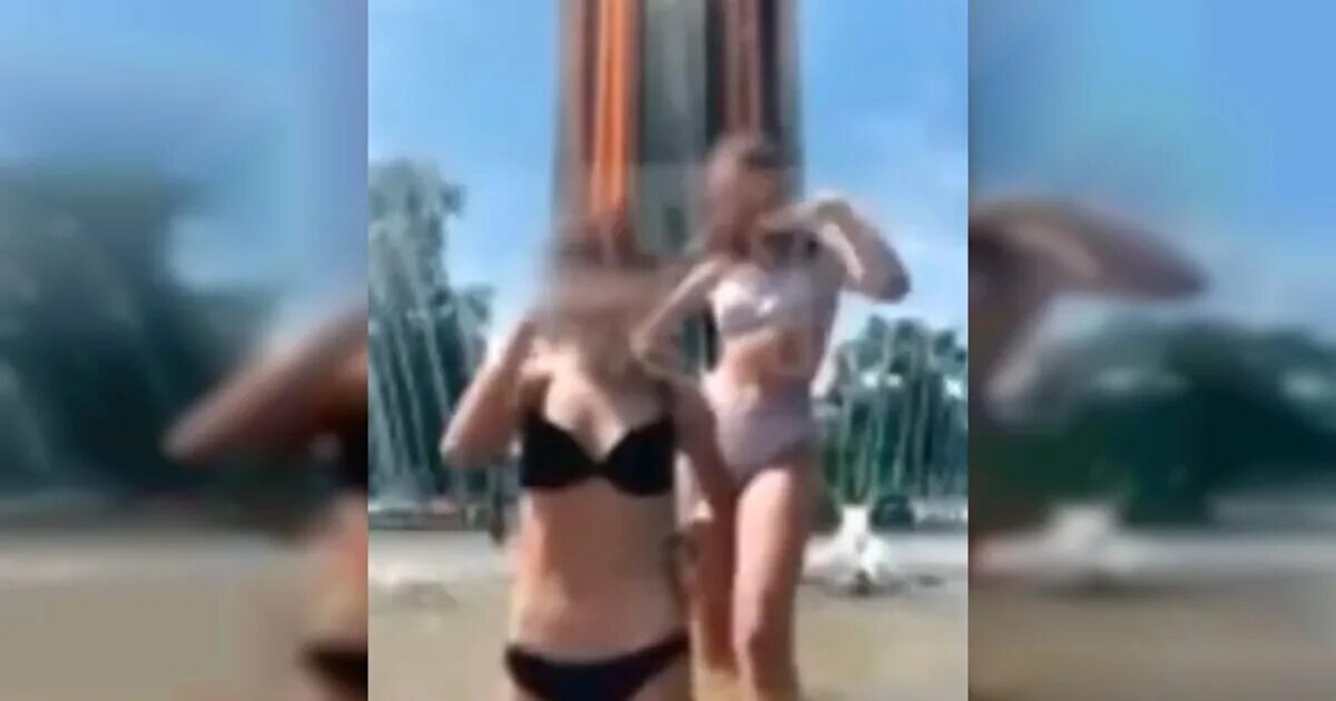 Последствия мощного золотого дождика оказались весьма приятными для двух юных дев