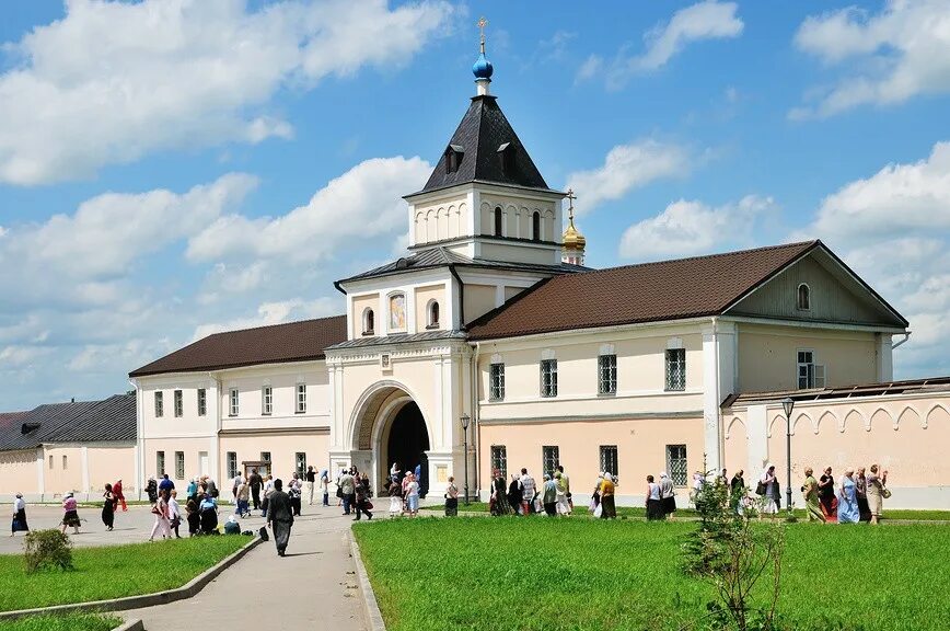 введенский монастырь оптина пустынь. монастырь в калуге оптина пустынь мужской. сколько до оптиной пустыни. оптина пустынь святые ворота. калуга монастырь оптина пустынь.