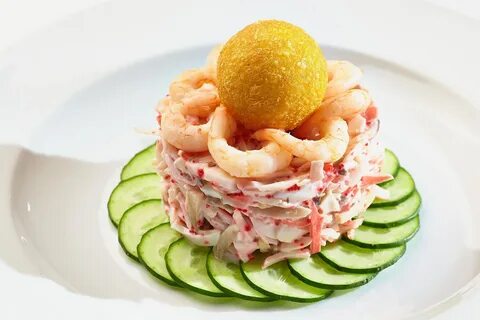 Салат с креветками и ананасом