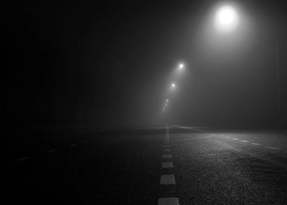 Темная дорога. Туман на дороге ночью. Ночь Темнота. Ночная дорога.