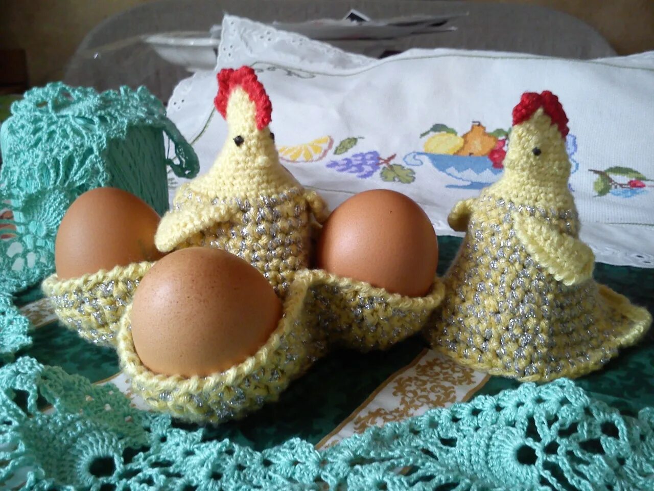 Курица на пасху. Курица из фоамирана. Пасхальная курочка тильда. Пасхальная курица крючком. Вязание к пасхе.