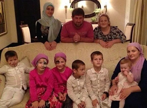 сколько приемных детей у рамзана кадырова. сколько приемных детей у рамзана кадырова. семья рамзана кадырова 2023. сколько приемных детей у рамзана кадырова. семья кадырова рамзана ахматовича.