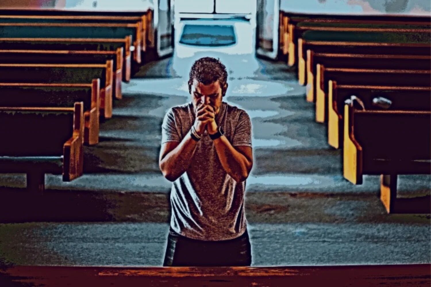 Человек молится. Мужчина молится. Молящий человек. Человек молится фото.