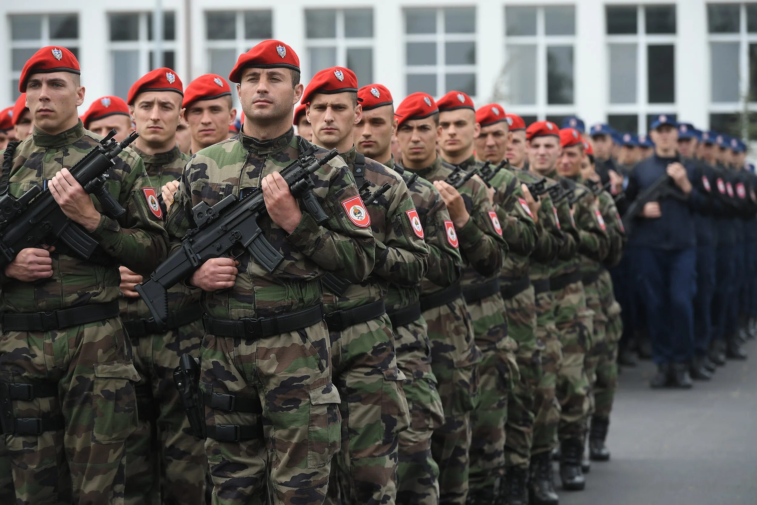 Форма сербии. Форма сербской армии. военная форма сербии. сербские военные. вооружённые силы республики сербской.