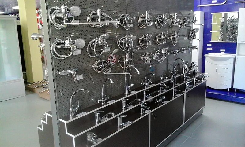 ирбис киров. комсомольская 25 киров. магазин заноза киров. оборудование для магазина одежды. полка на кассовую зону.