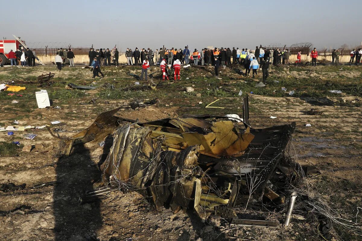 Боинг 737 Украина катастрофа. Катастрофа Боинг 737 в Тегеране. Крушение самолета Boeing 737 в Иране.