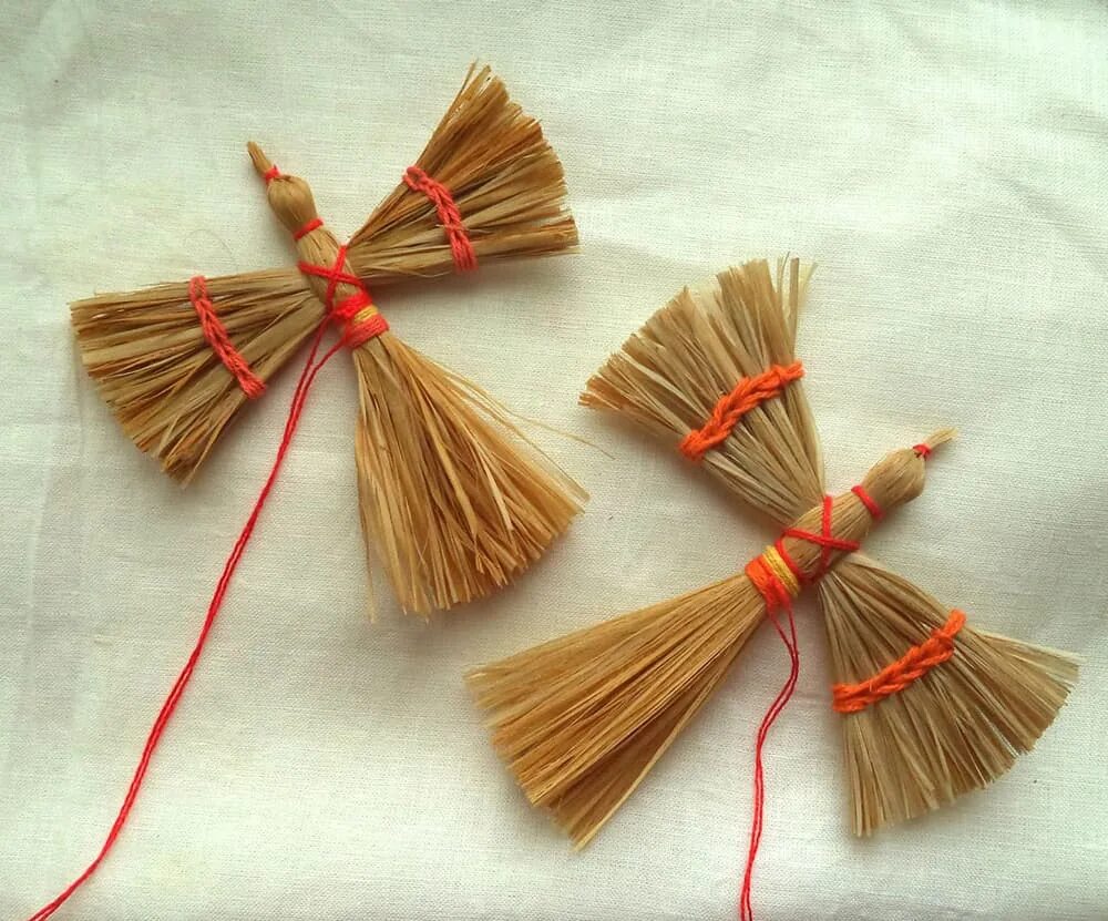 Кукла веснянка из лыка. Кукла стригушка мастер класс. Куколка из лыка. Солнечный конь из лыка мастер класс. Мастер класс из лыка.