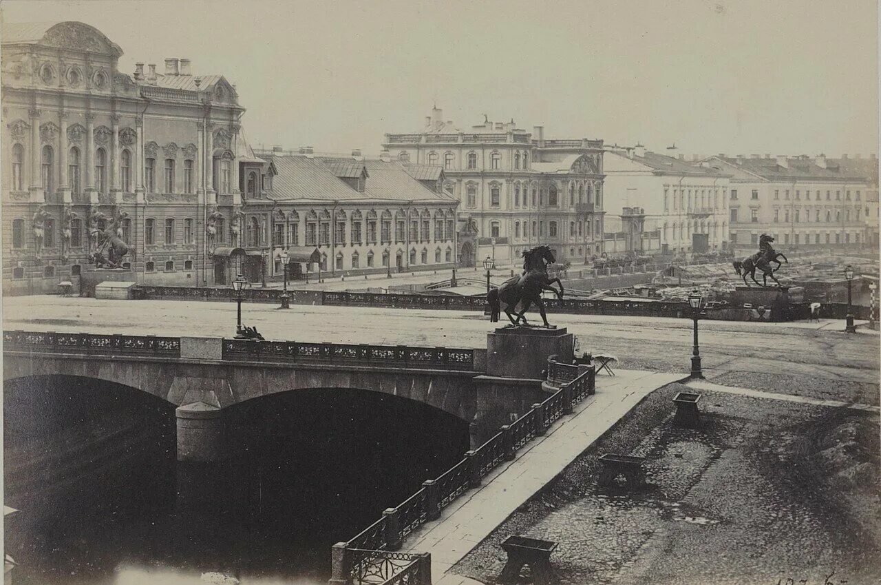 Санкт петербург в старые времена. Аничков мост в санкт-петербурге. невский проспект аничков мост 19 век. аничкин мост 19 век петербург. питер фото мост аничков мост.