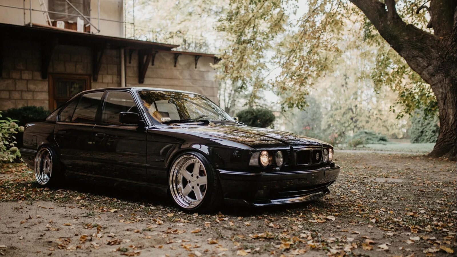 Е34 гаджи. BMW e34. BMW 525 e34. BMW e34 Шницер.