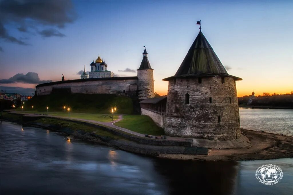 Детский парк псков. Псковский кром достопримечательности пскова. Псков раскраска для детей. Кремлю псков очертания. Псков для детей.