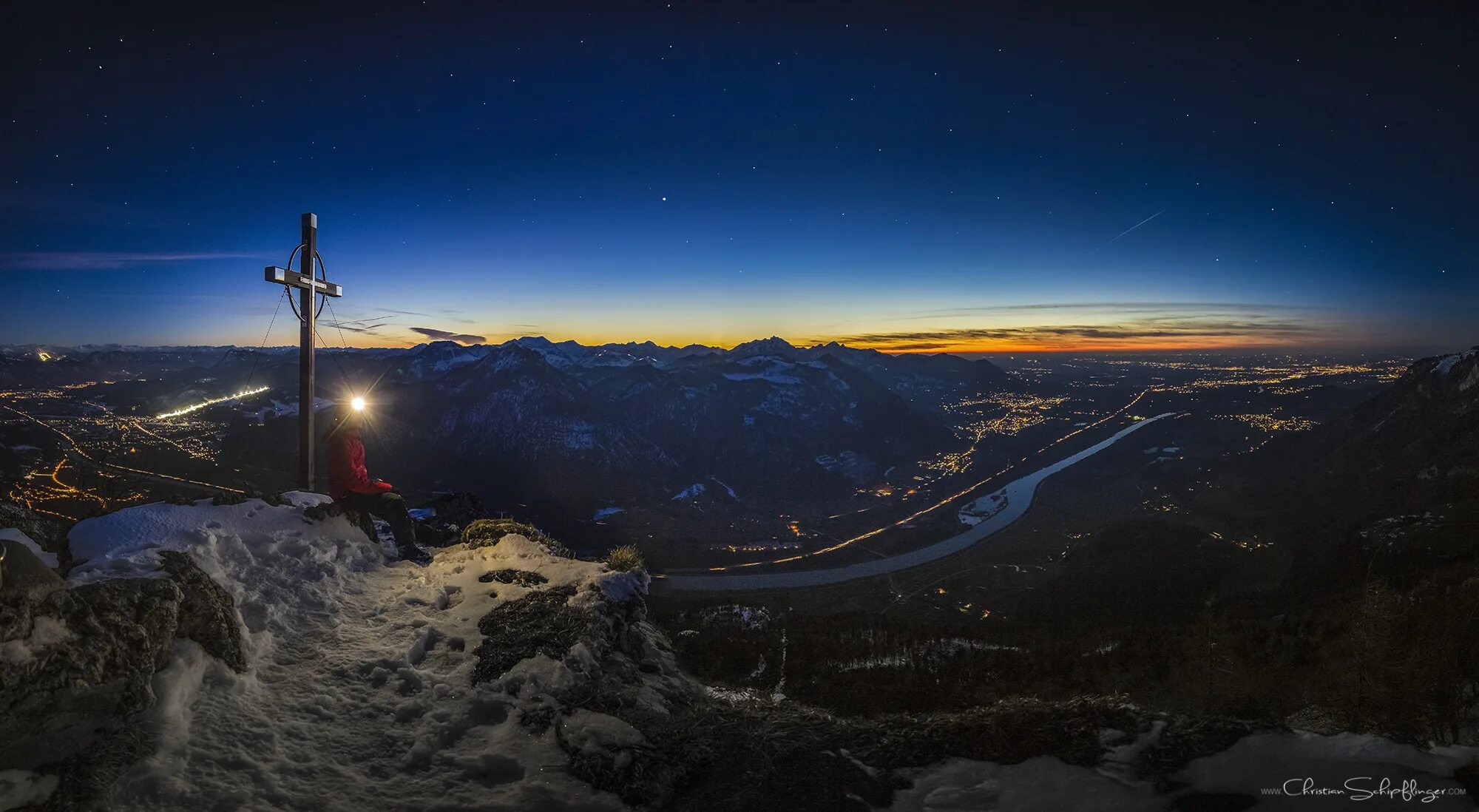 Горы ночью. Озеро морейн ночью. Штат монтана ночь горы pepe. Горы ночью. Горы зимой ночью.