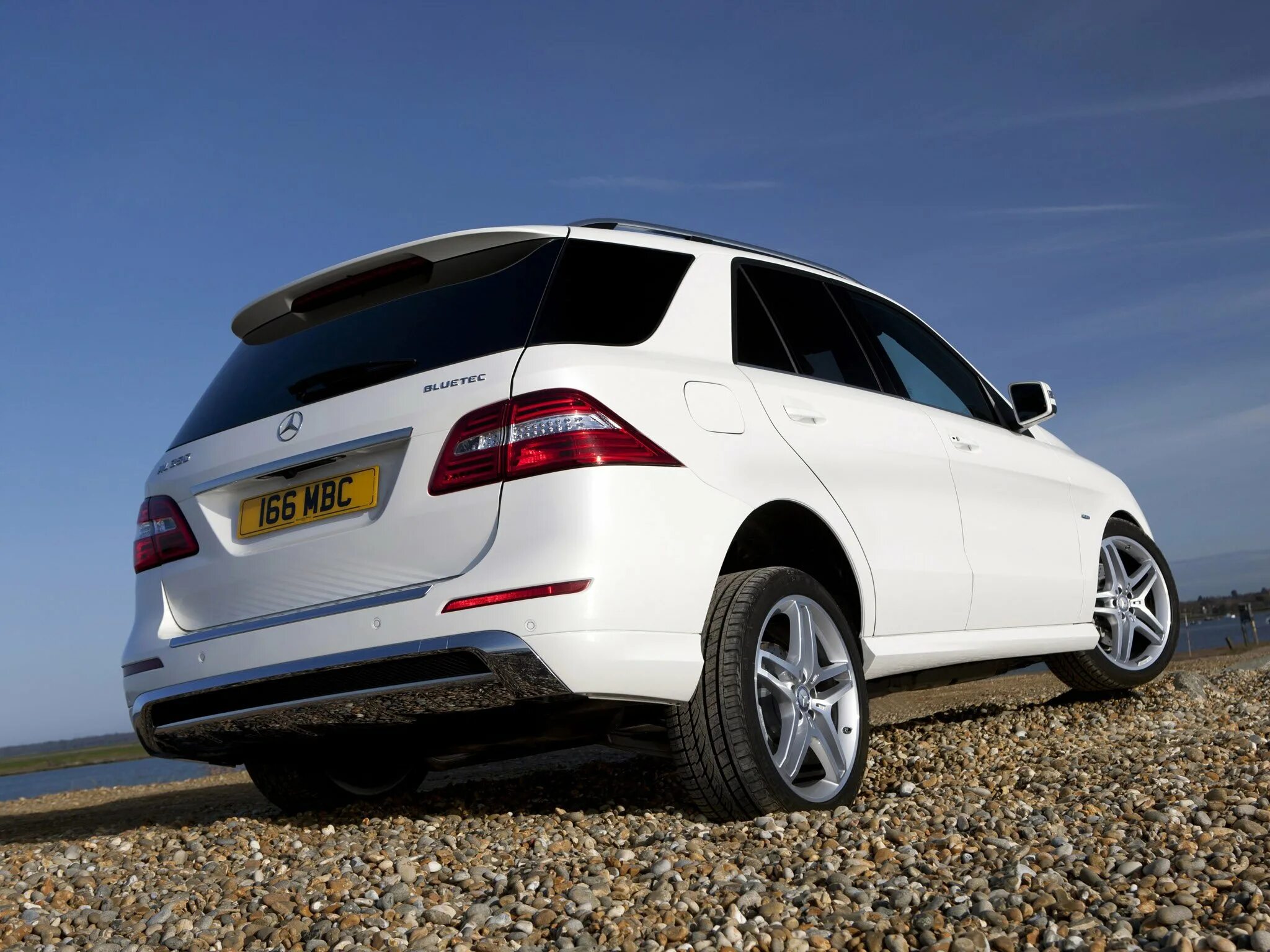 Мерседес мл 350 задний. Mercedes benz ml 350 bluetec. мерседес ml 350 amg. mercedes benz ml w166. mercedes ml350 w166.