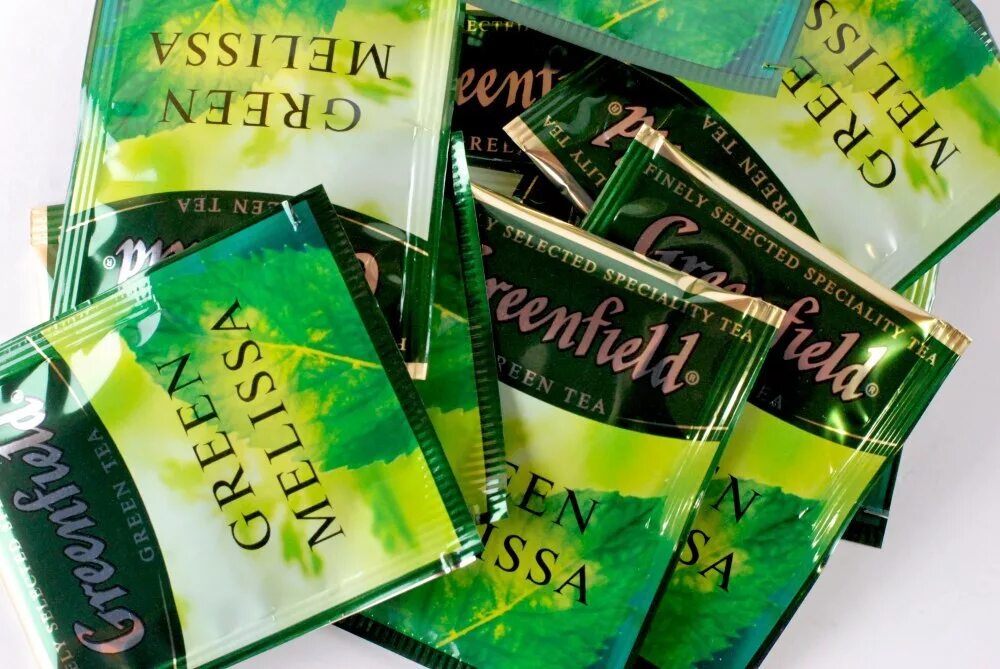 Зелёный чай Гринфилд в пакетиках. Гринфилд зеленый в пакетиках. Гринфилд матча зеленый чай. Чай зеленый 200 мл пакетированный Greenfield.