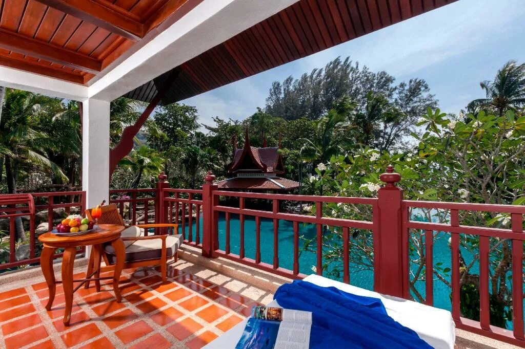 Thavorn beach village resort. Виладж Резорт спа Пхукет. Thavorn Beach Village Spa 5. Thavorn Beach Village Resort Spa Phuket. Отель Thavorn Beach Village & Spa 5*.