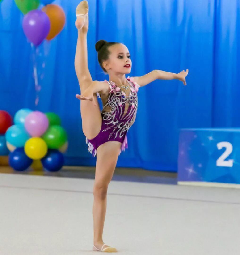 Года гимнастка. Гимнастка 9 лет. Гимнастки 12 лет. Гимнастика маленькие. Гимнастки 11 лет.