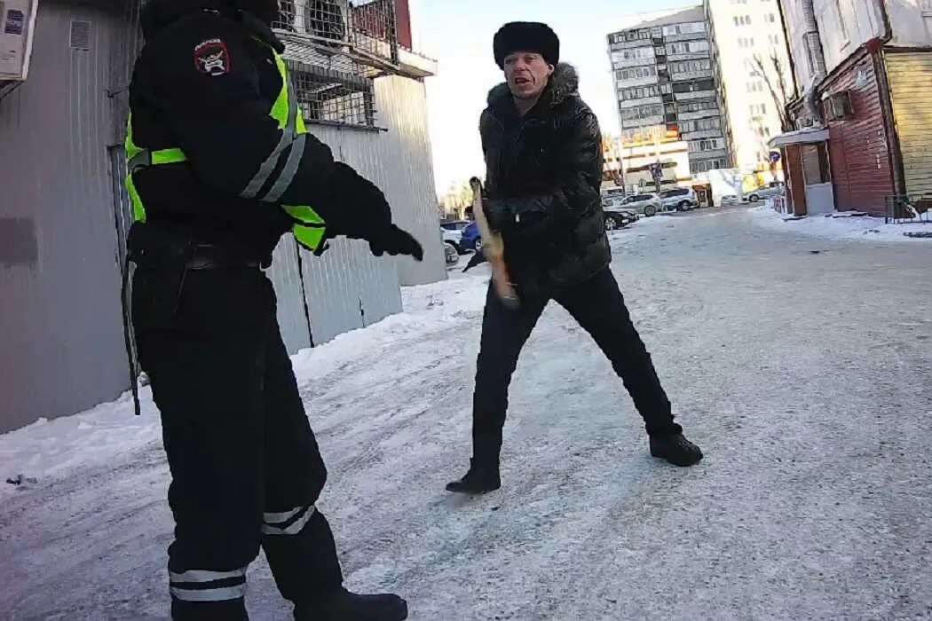 Нападение на дпс. Нападение на полицейского. Видеосъемка полицейского.