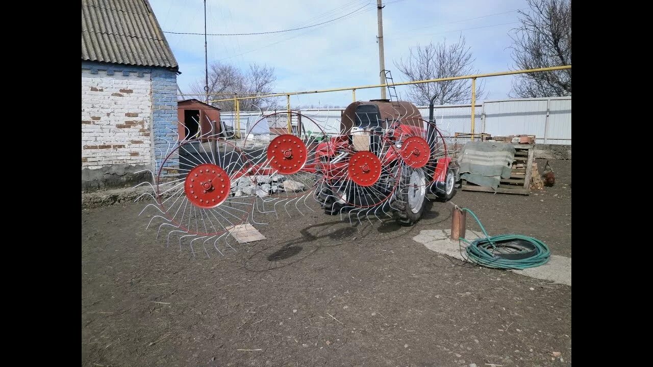 Собрать грабли ворошилки. Ворошилка солнышко для трактора. грабли солнышко для трактора 5 колес. сборка тракторных граблей. грабли сборка.