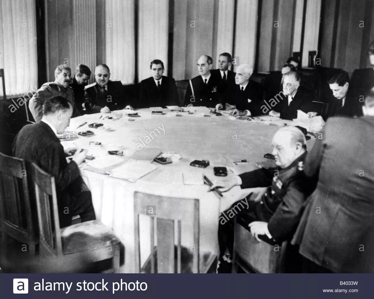 Ливадийский дворец ялтинская конференция. Нюрнбергский процесс 1945-1946. Ялтинская конференция февраль 1945. Трибунал в нюрнберге 1945. Нюрнбергский процесс 20 ноября 1945г 1 октября 1946г.