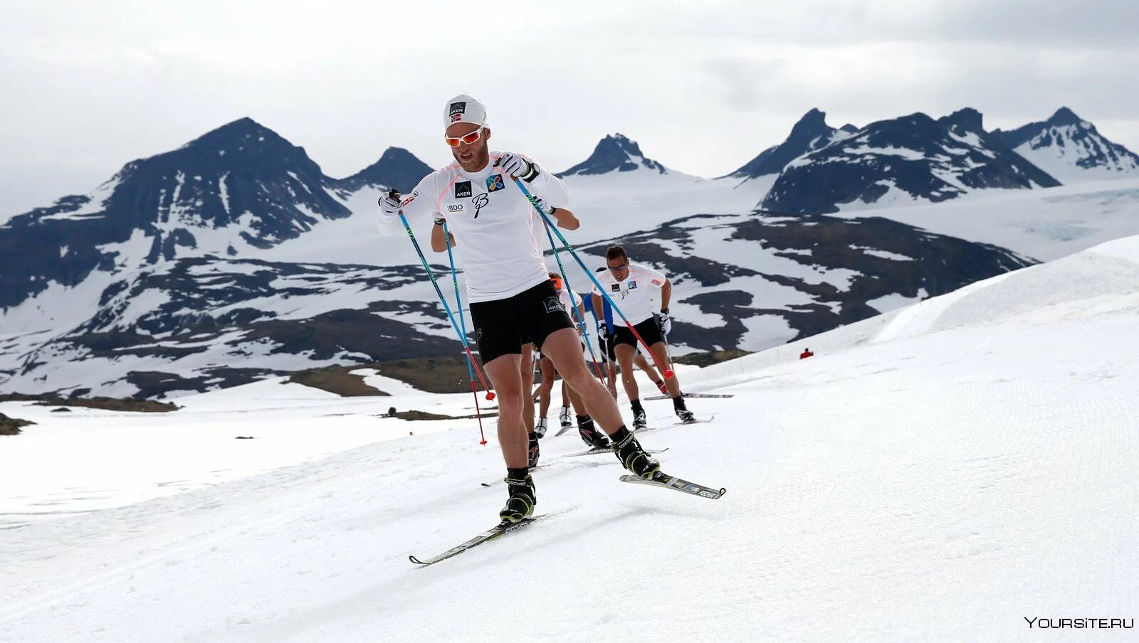 В первый день лыжники. Холланд норвежец лыжник. Янош Бруггер лыжник. Лыжный спорт в Норвегии.