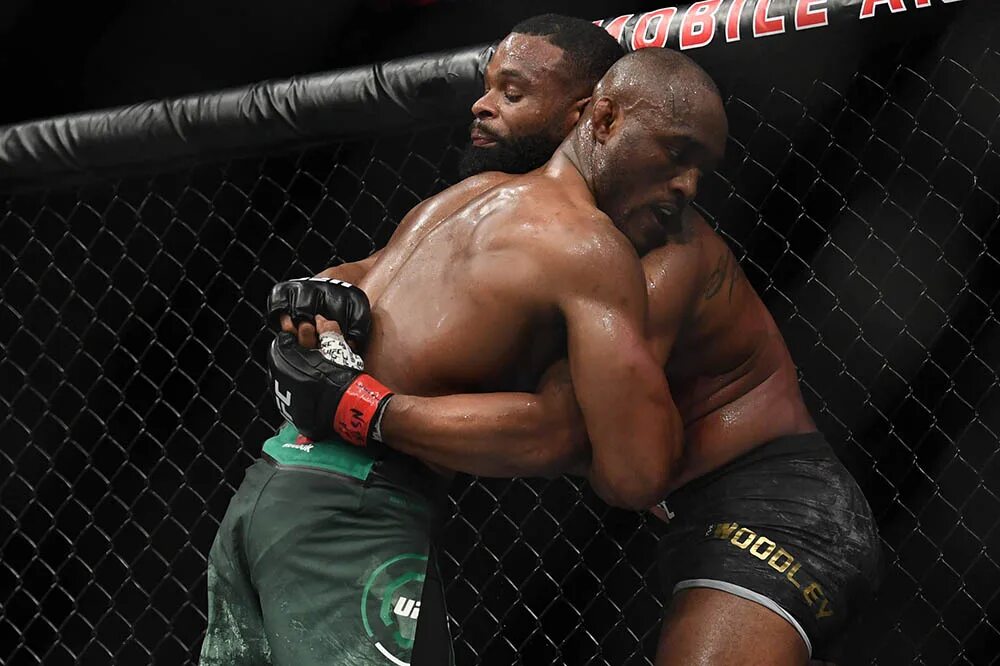 Брат камару усмана. Камару усман черная пантера 2. Боец усман камару. Камару усман. Усман юфс.