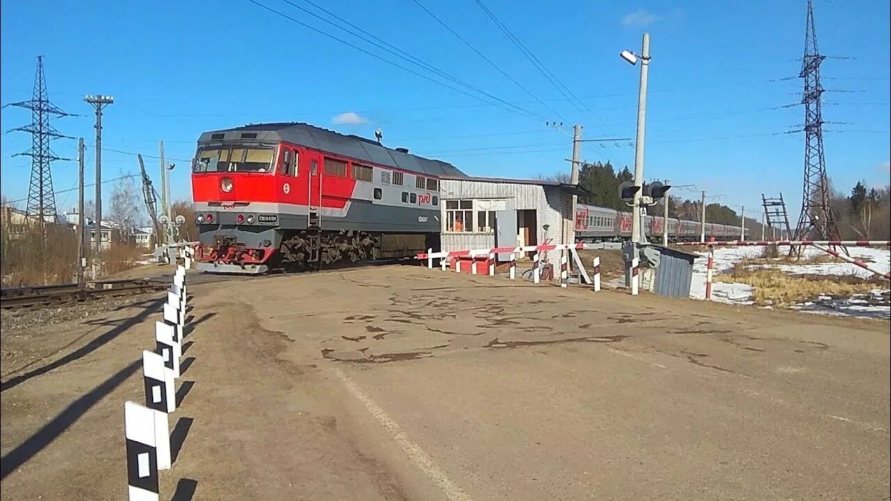 Светофор на жд переезде. Жд шлагбаум. Светофор на железнодорожном переезде. Жд переезд. Железнодорожный светофор сигналы пдд.