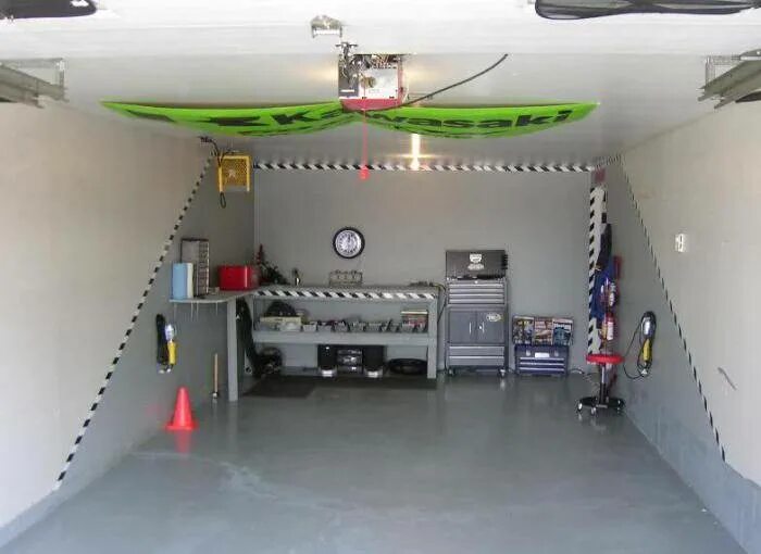 За сколько можно гараж. Дизайнерская отделка гаража. Внутреннее убранство гаража. Гараж внутри. Красивая отделка гаража.