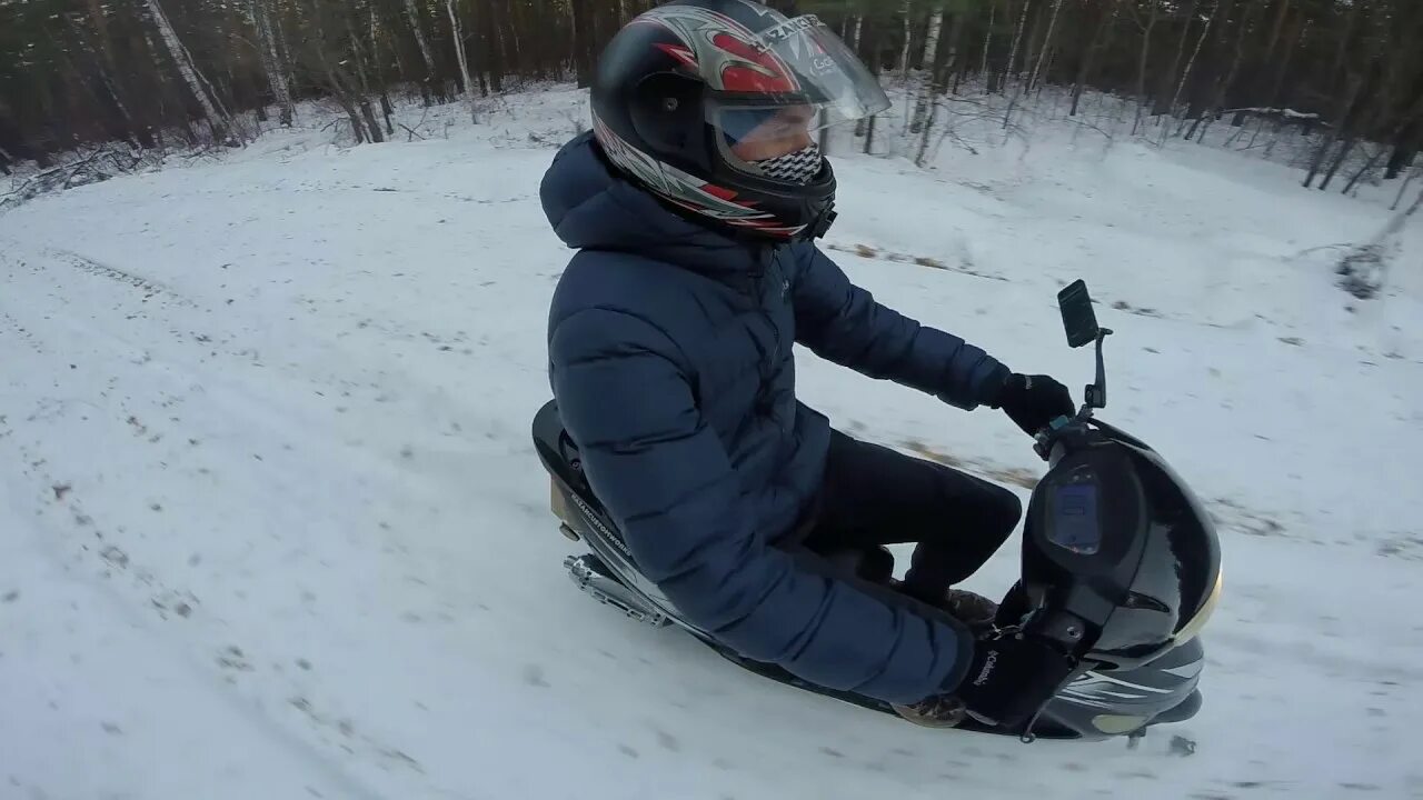 Зимний скутер. Скутер для зимы. Скутер на покатушках. Мопед для зимней езды. Скутер после зимы