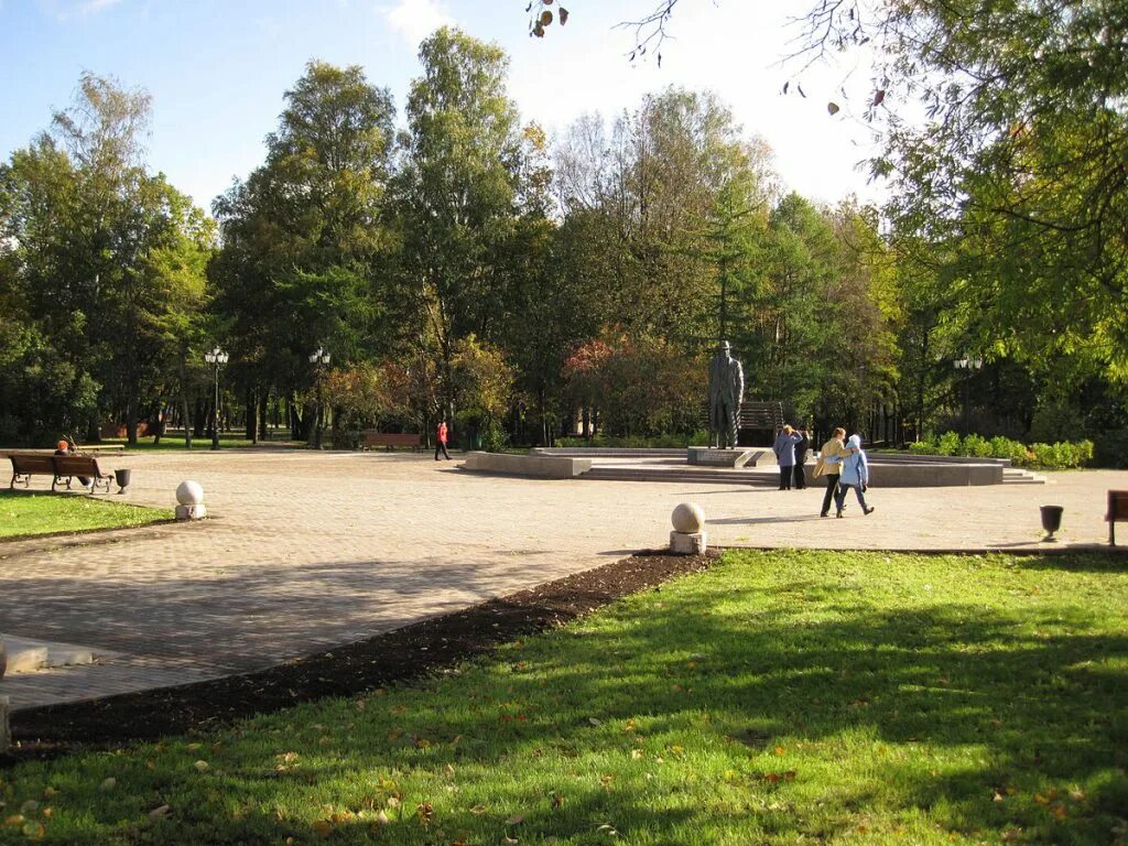 Кремлевский парк в Великом Новгороде. Парк Кремль Великий Новгород. Кремлевский парк Великий Новгород улица Великая. Кремлевский парк фонтан Великий Новгород. Сайт парки великого