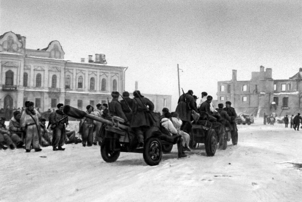 Новгородская операция 1944. Освобожденный Новгород 1944. Советские войска освободили Новгород.. Войска красной армии освободили Новгород.. Январь 1944 освобождение Новгорода.