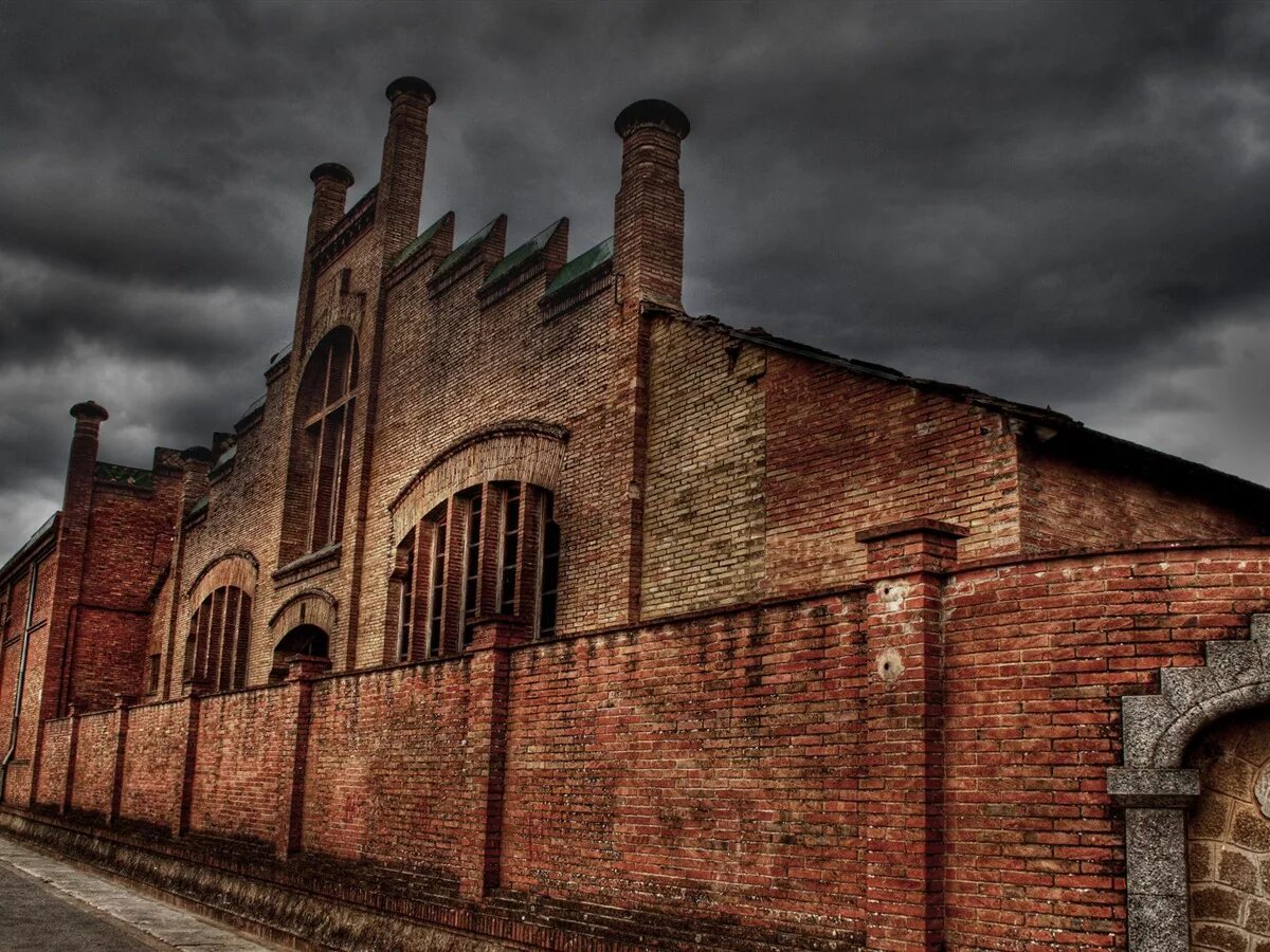 Старинная Промышленная архитектура. HDR завод. Old Factory. Винтаж фабрика здание.