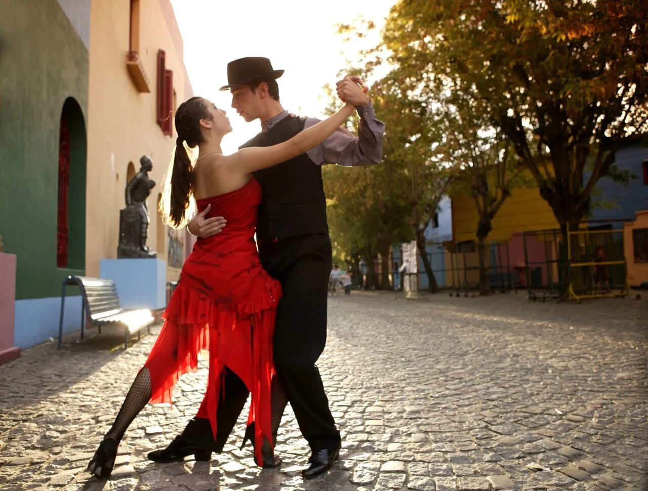 Танго Буэнос Айрес милонги. Аргентина танец танго. Буэнос-Айрес Аргентина танго.