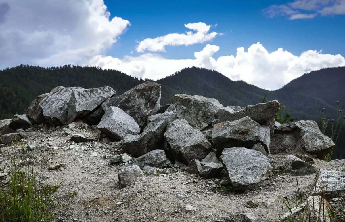 Каменные осыпи горный Алтай