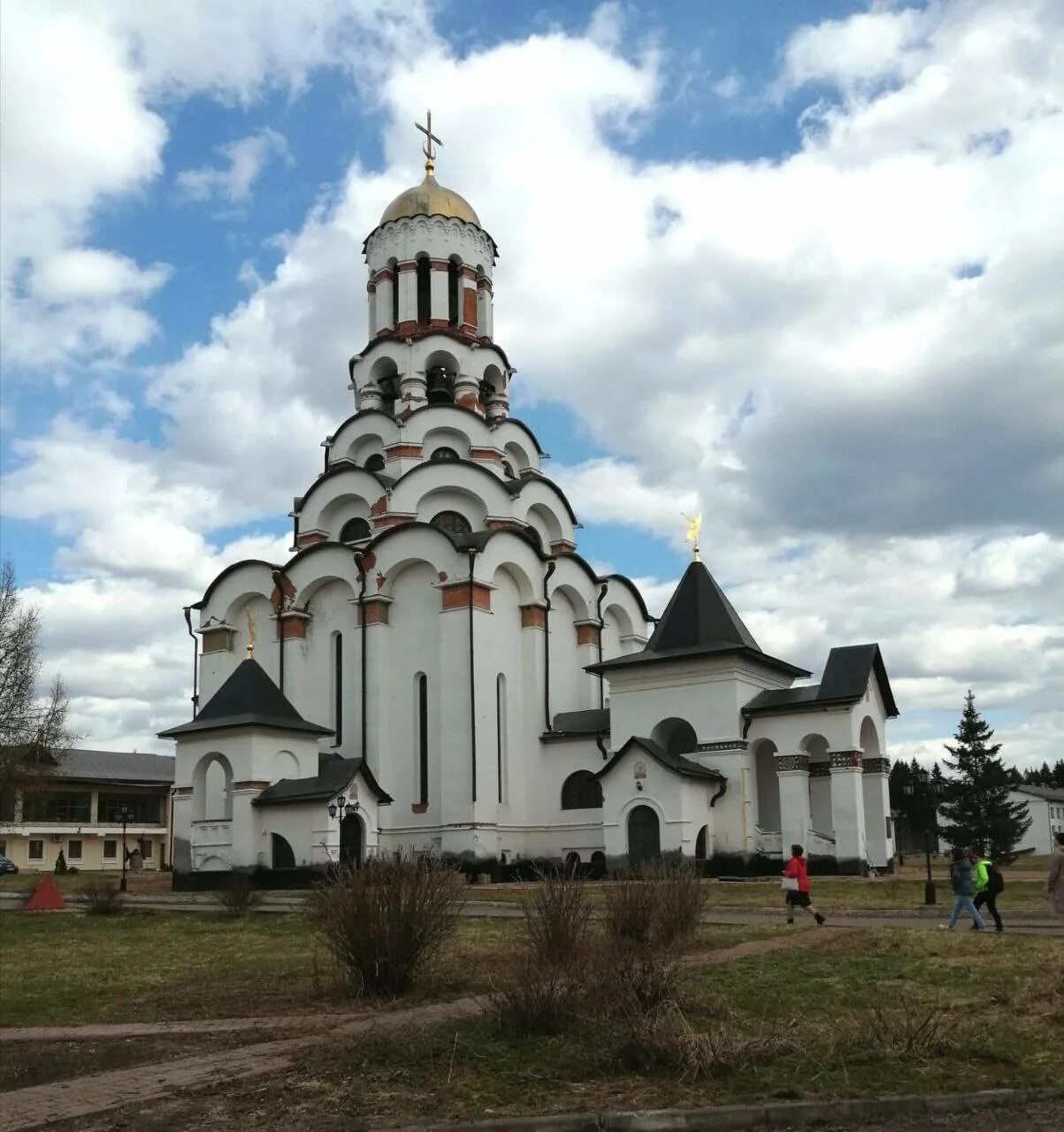 Православный центр образования. Сергиев Посад Топорково центр преподобного. Православный Сергиев центр д Топорково. Школа преподобного Сергия Радонежского Сергиев Посад Топорково. Храм Алексия в Топорково.