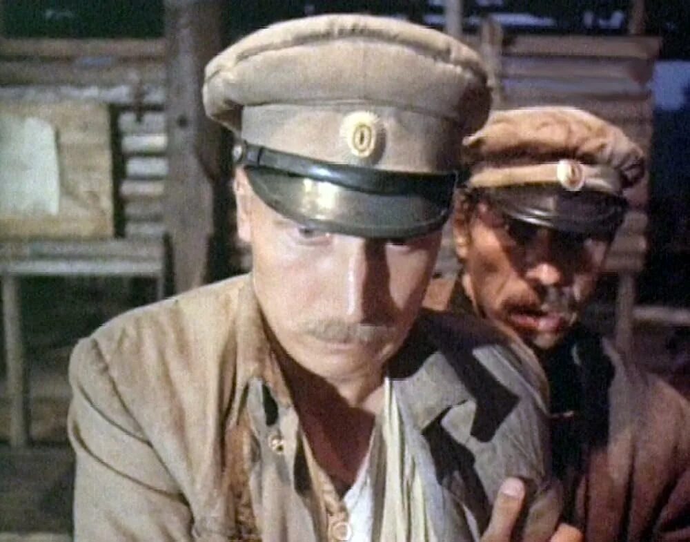 Белый офицер стреляется. В стреляющей глуши - 1985 -. В стреляющей глуши. В стреляющей глуши - 1985 -. В стреляющей глуши - 1985 -.