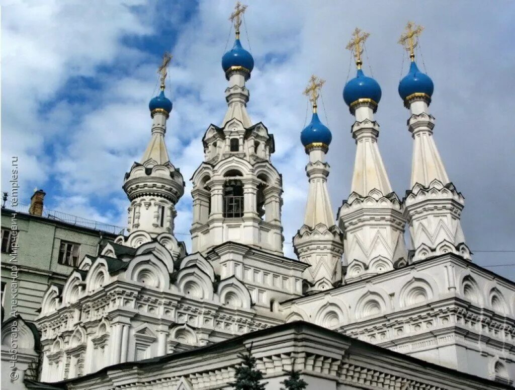 Московская церковь рождества богородицы. Церковь Рождества Богородицы в Путинках в Москве. Московская Церковь Рождества Богородицы в Путинках 17 век. Церковь Рождества Богородицы в Путинках в Москве (1649—1652. Церковь родденства Богородицы в путниках.